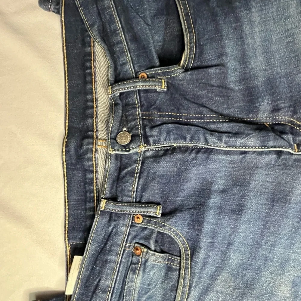 Levi's Relaxed Fit Medium Blue Jeans